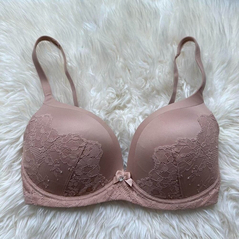 Victoria’s Secret Body by Victoria Tan Lace Wireless Bra